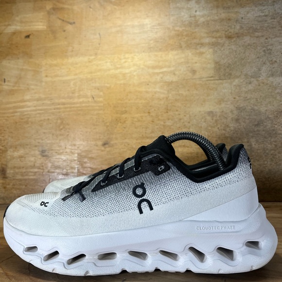 On CloudTilt LIGHTWEIGHT Womens Size 10 Running Shoes Sneakers Black Ivory - Picture 4 of 12